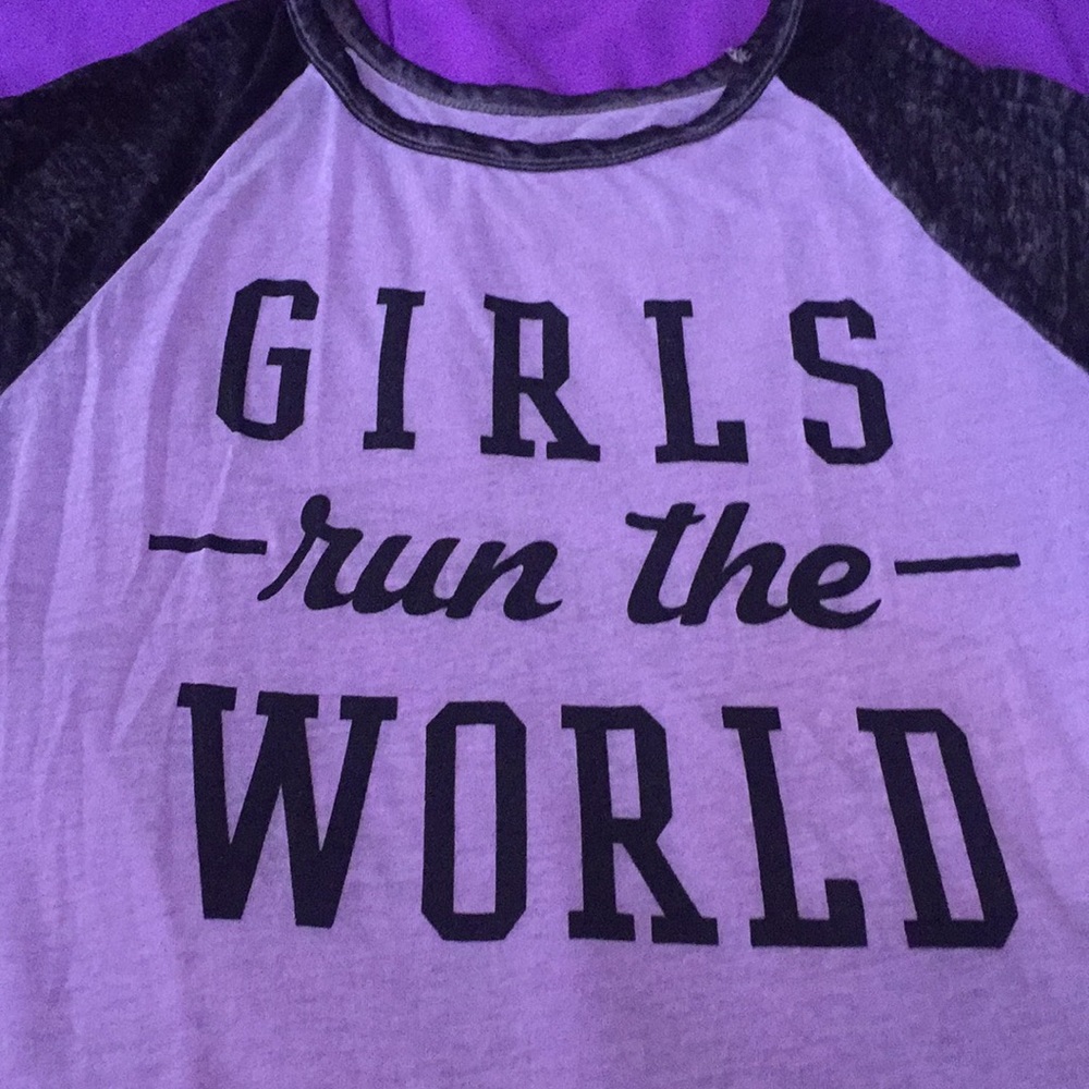 Girls run the world tee